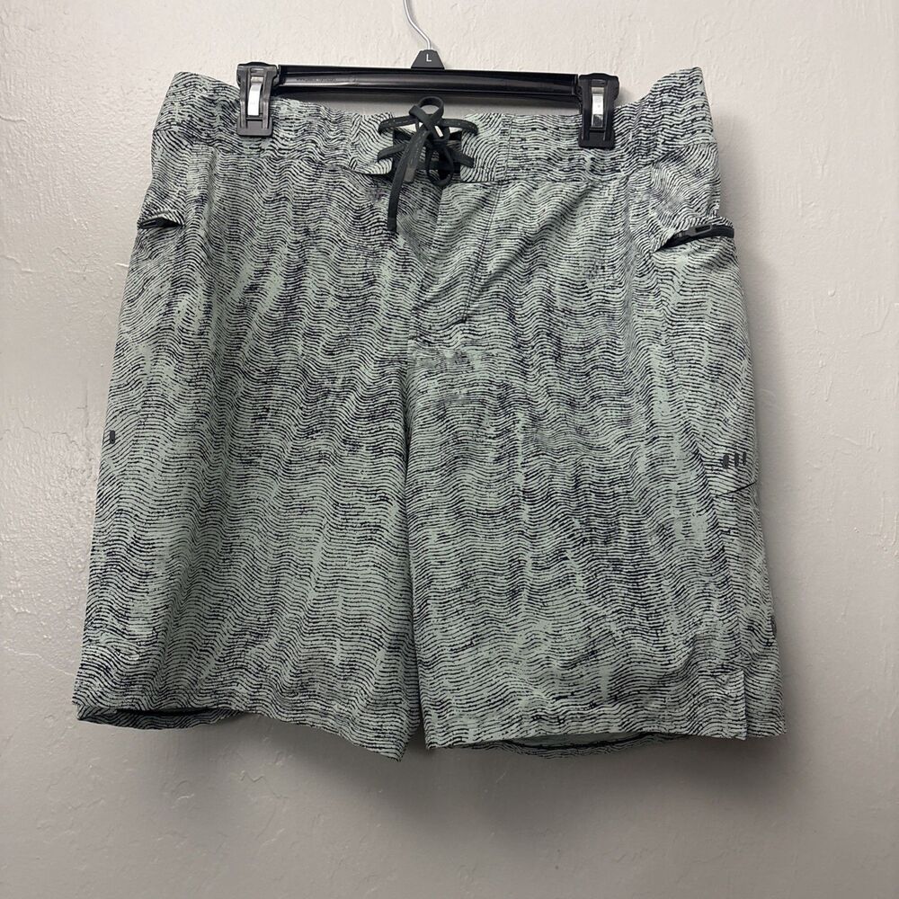 Lululemon Current State Board Shorts Mens Wave Print Gray Black Linerless 33